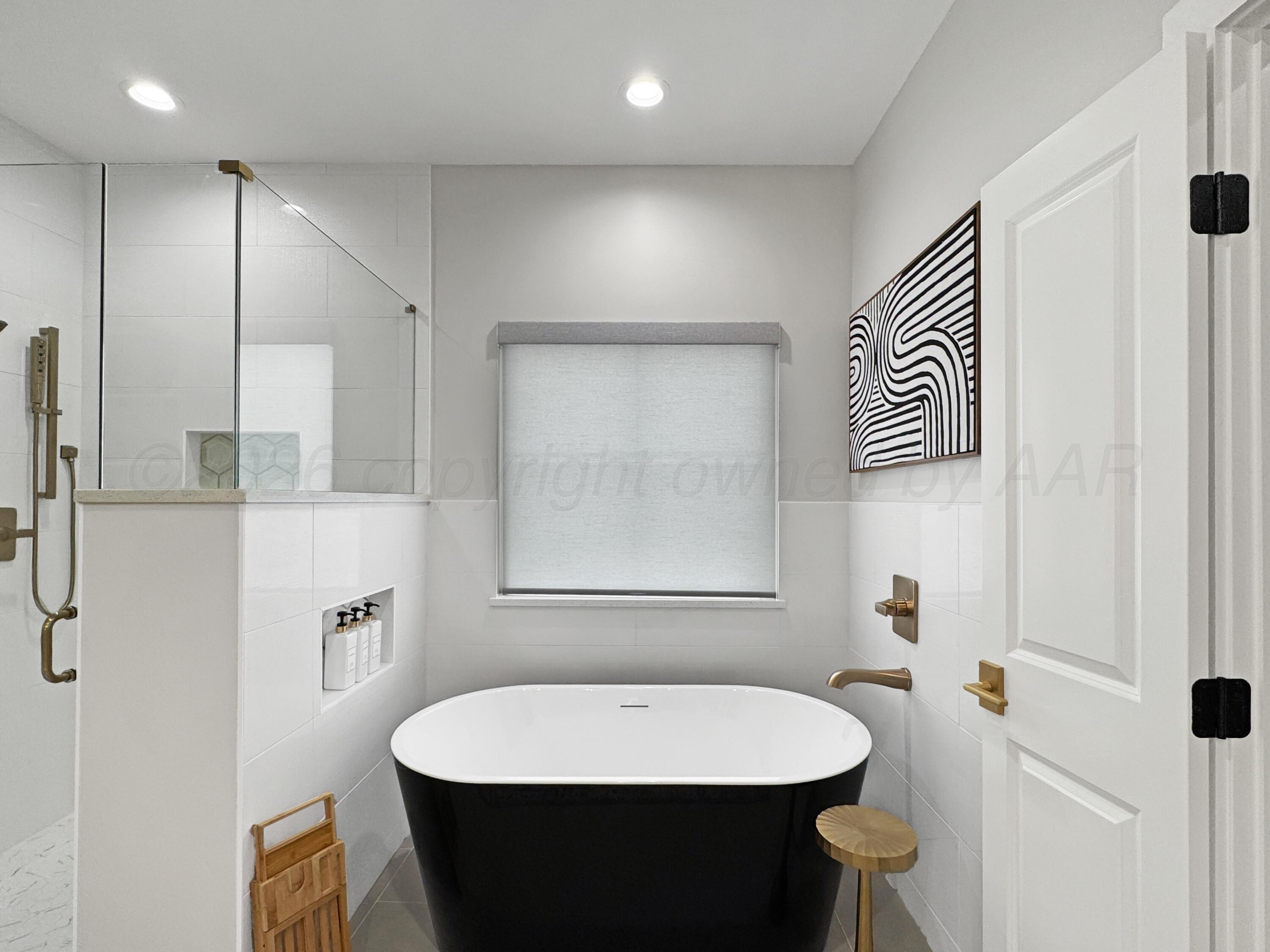 3701 Longhorn Springs Road Amarillo, TX 79119 - Photo 22 of 48 a bathroom with a bathtub and a sink