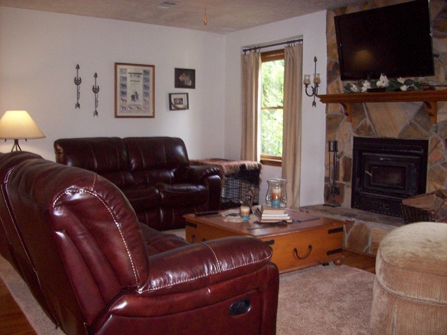 396 Buck Road Gray, GA 31032 - Photo 3 of 36 a living room with furniture and a flat screen tv