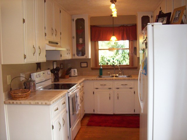 396 Buck Road Gray, GA 31032 - Photo 7 of 36 a kitchen that has a sink and a stove