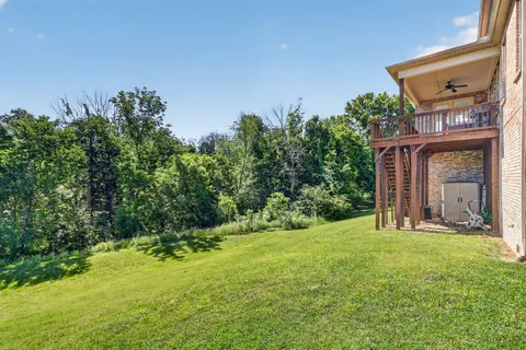 a view of a house with backyard and garden