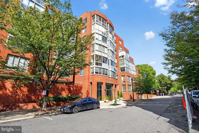 $2,000 | 1050 North Taylor Street, Unit 1313, Arlington, VA 22203