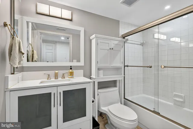 $2,000 | 1050 North Taylor Street, Unit 1313, Arlington, VA 22203