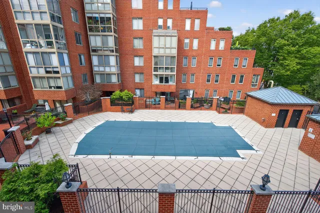 $2,000 | 1050 North Taylor Street, Unit 1313, Arlington, VA 22203