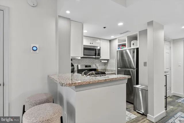 $2,000 | 1050 North Taylor Street, Unit 1313, Arlington, VA 22203