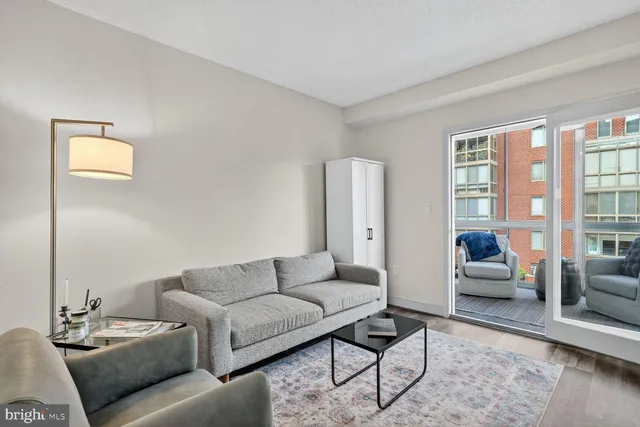 $2,000 | 1050 North Taylor Street, Unit 1313, Arlington, VA 22203