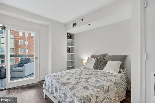 $2,000 | 1050 North Taylor Street, Unit 1313, Arlington, VA 22203