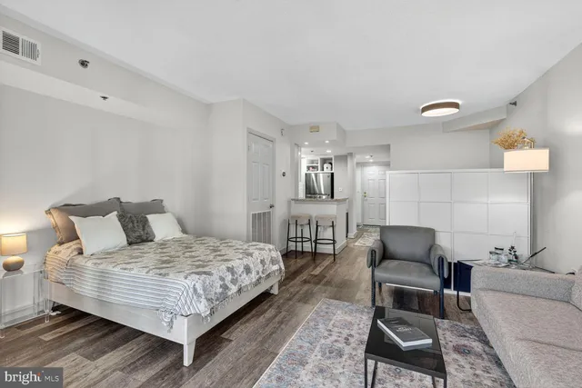 $2,000 | 1050 North Taylor Street, Unit 1313, Arlington, VA 22203