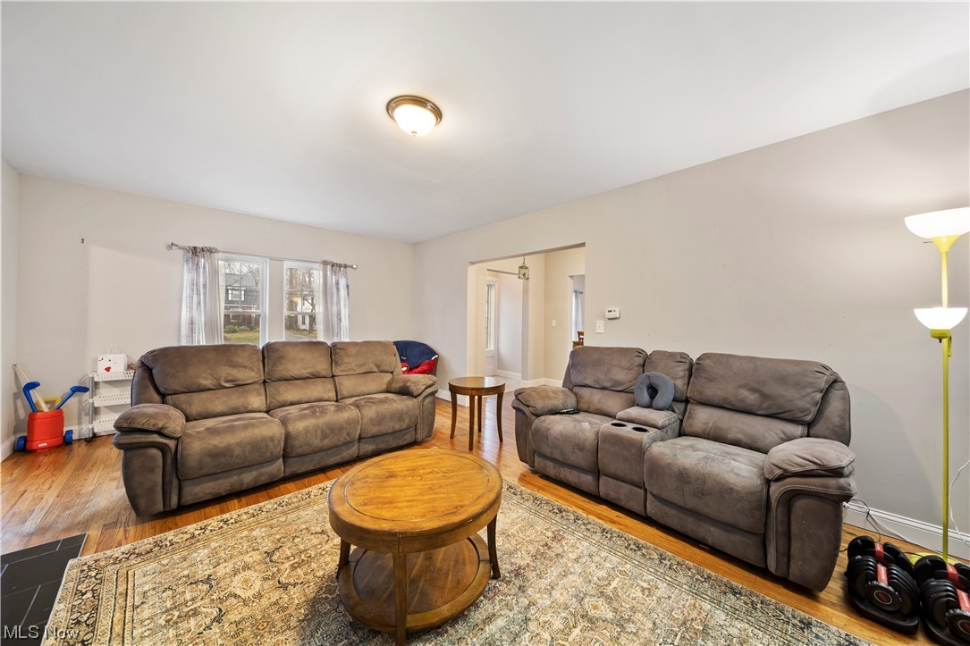 3299 Lee Road Cleveland, OH 44120 - Photo 10 of 33