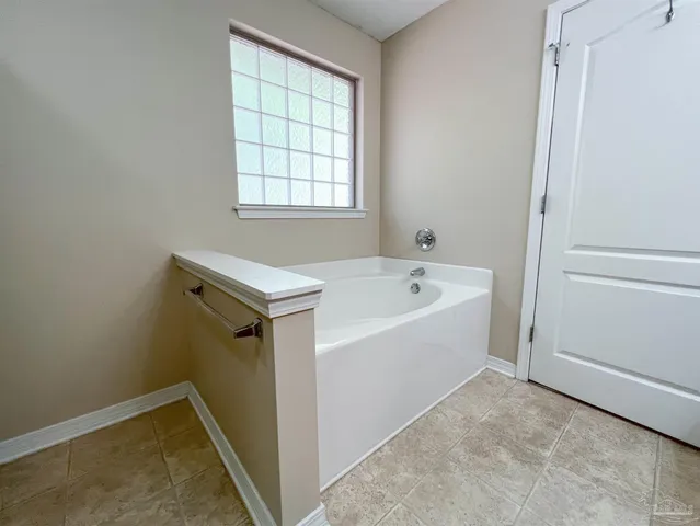 $1,900 | 702 Mozingo Lane, Pensacola, FL 32514