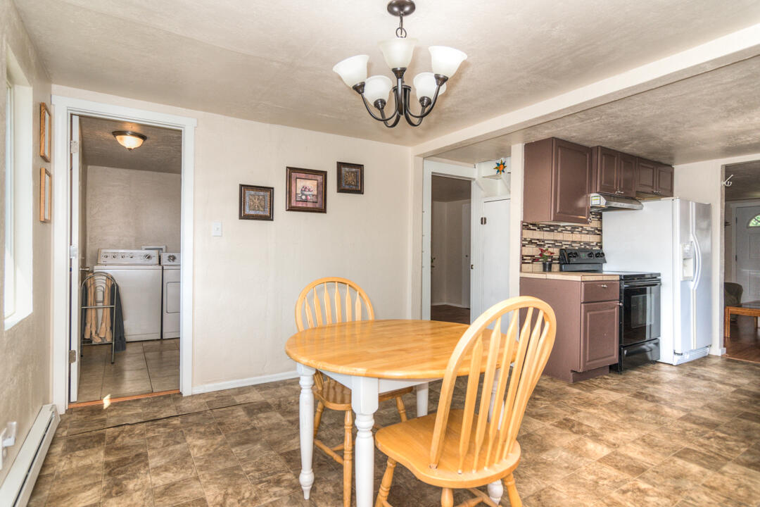 1902 Northeast Laughlin Road Prineville, OR 97754 - Photo 13 of 35 Dining area