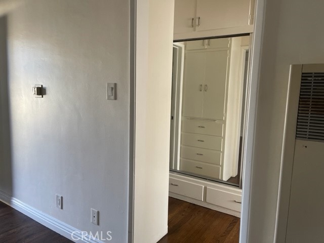 728 Cedar Avenue, Unit 18 Long Beach, CA 90813 - Photo 4 of 7 an empty room with closet