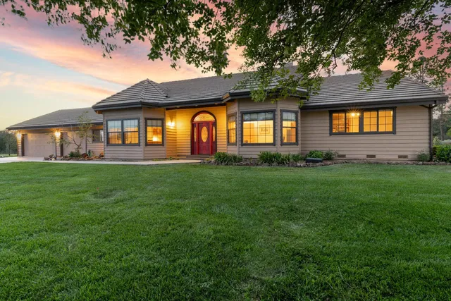 $999,500 | 12832 Los Osos Street, Redding, CA 96003