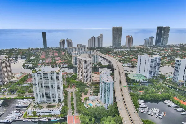$4,500 | 19400 Turnberry Way, Unit 1621, Aventura, FL 33180