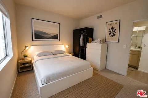 $988,888 | 1915 Malcolm Avenue, Unit 301, Los Angeles, CA 90025