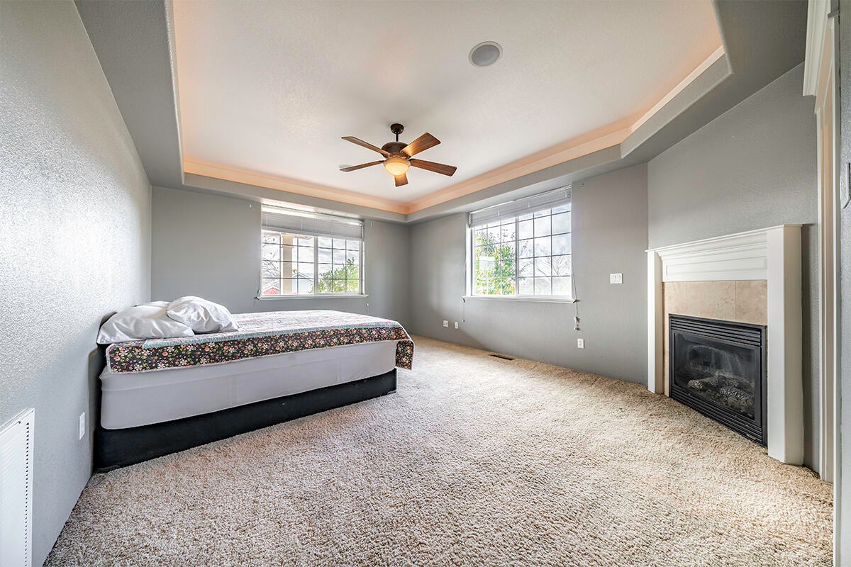 4201 Falcon Ridge Terrace Medford, OR 97504 - Photo 21 of 44 Master Bedroom
