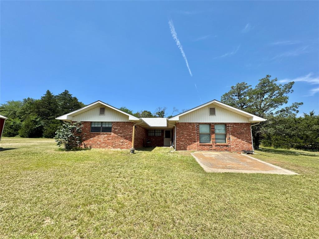 450 Woodbine Estates Road Gainesville, TX 76240 - Photo 1 of 36