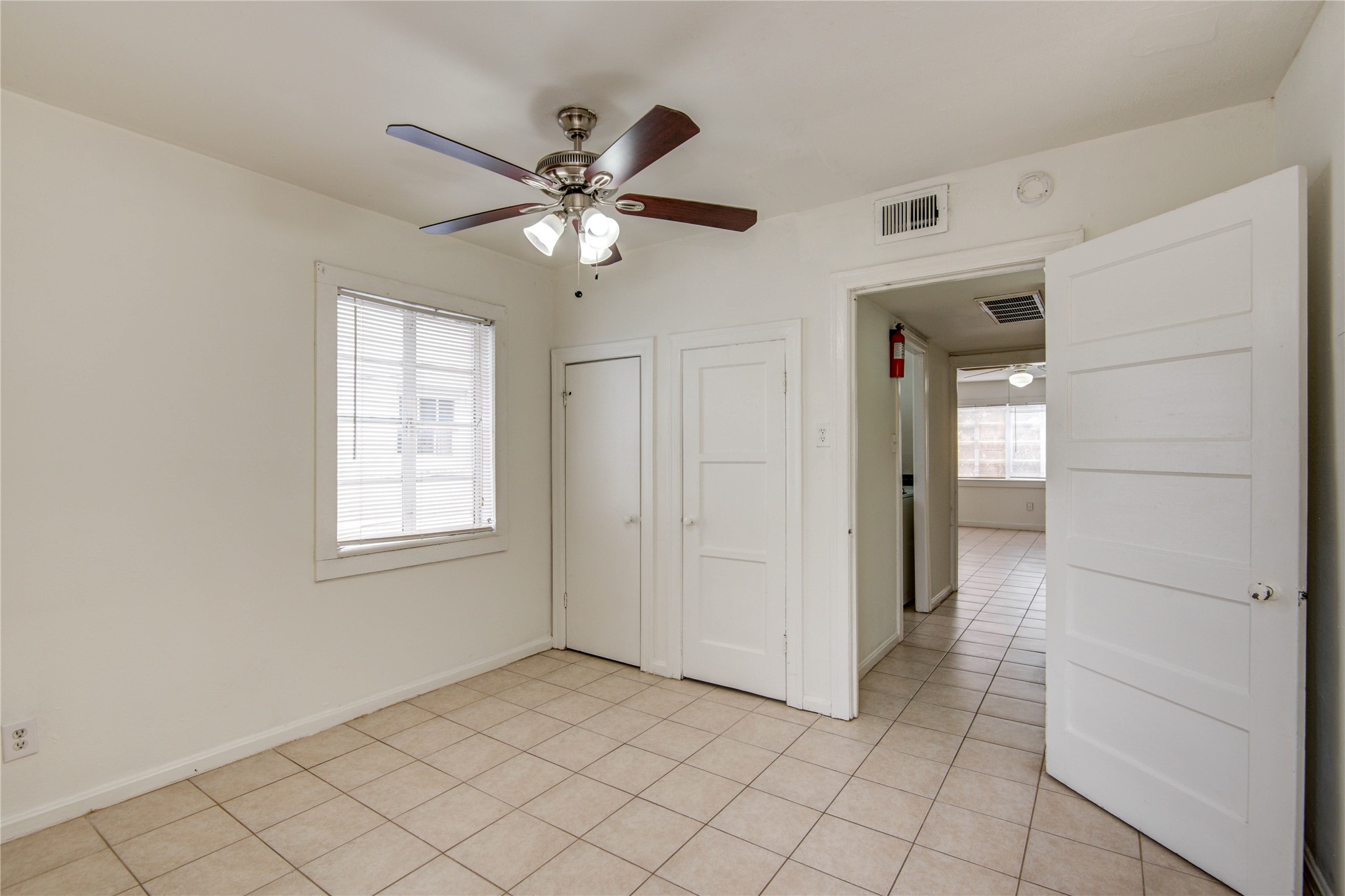 1828 West Main Street, Unit 1 Houston, TX 77098 - Photo 12 of 20 an empty room with fan and windows
