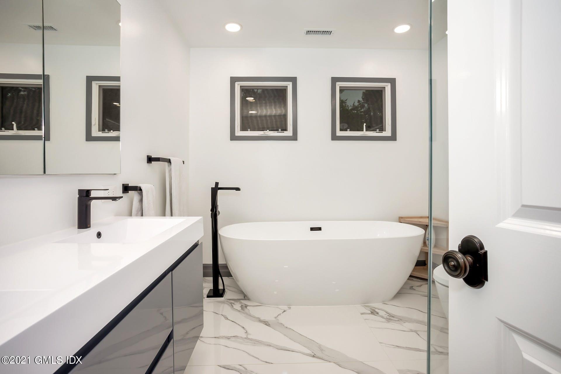 16 Manor Road Old Greenwich, CT 06870 - Photo 13 of 24 Master Bath