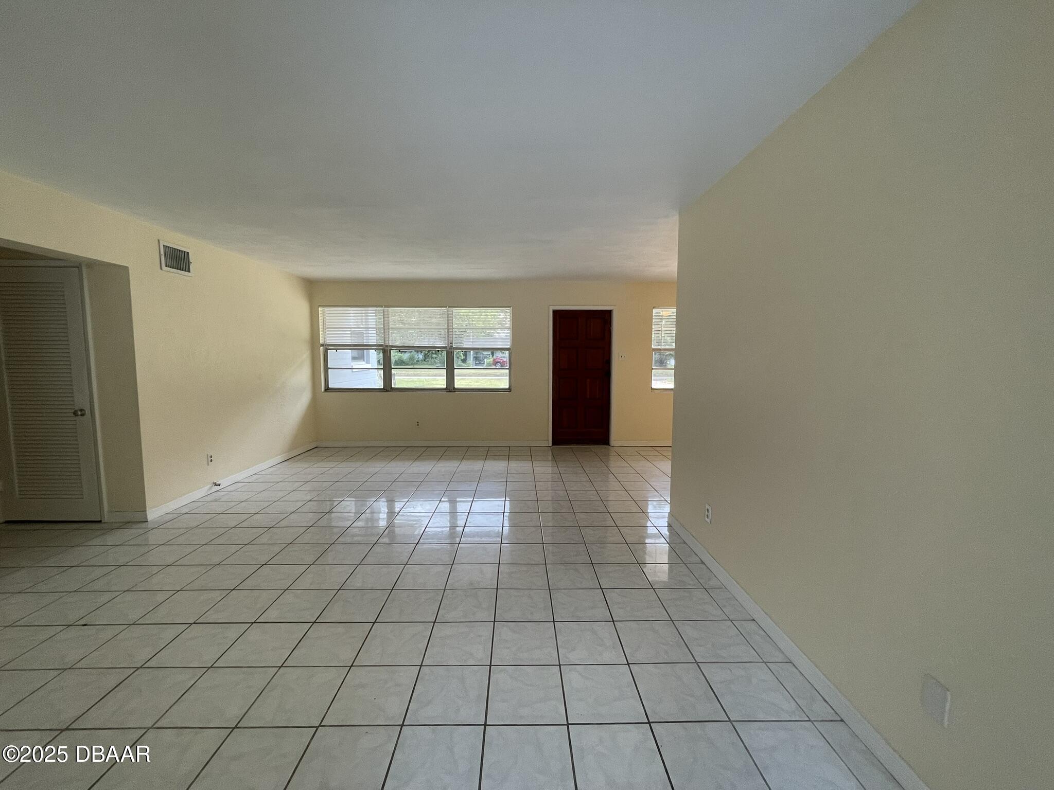 525 Tarragona Way Daytona Beach, FL 32114 - Photo 18 of 47 a view of an empty room and window