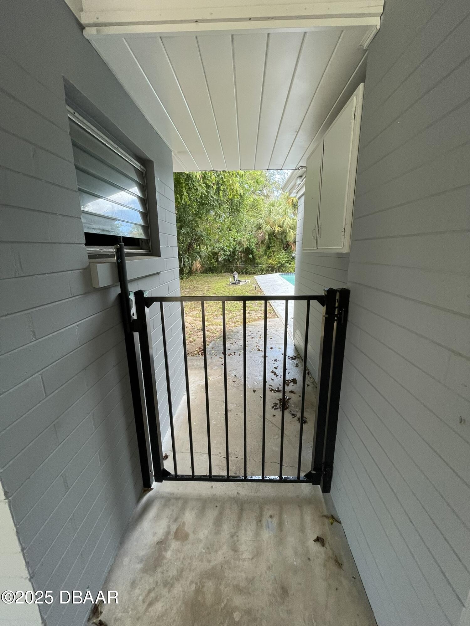 525 Tarragona Way Daytona Beach, FL 32114 - Photo 6 of 47 a view of a hallway