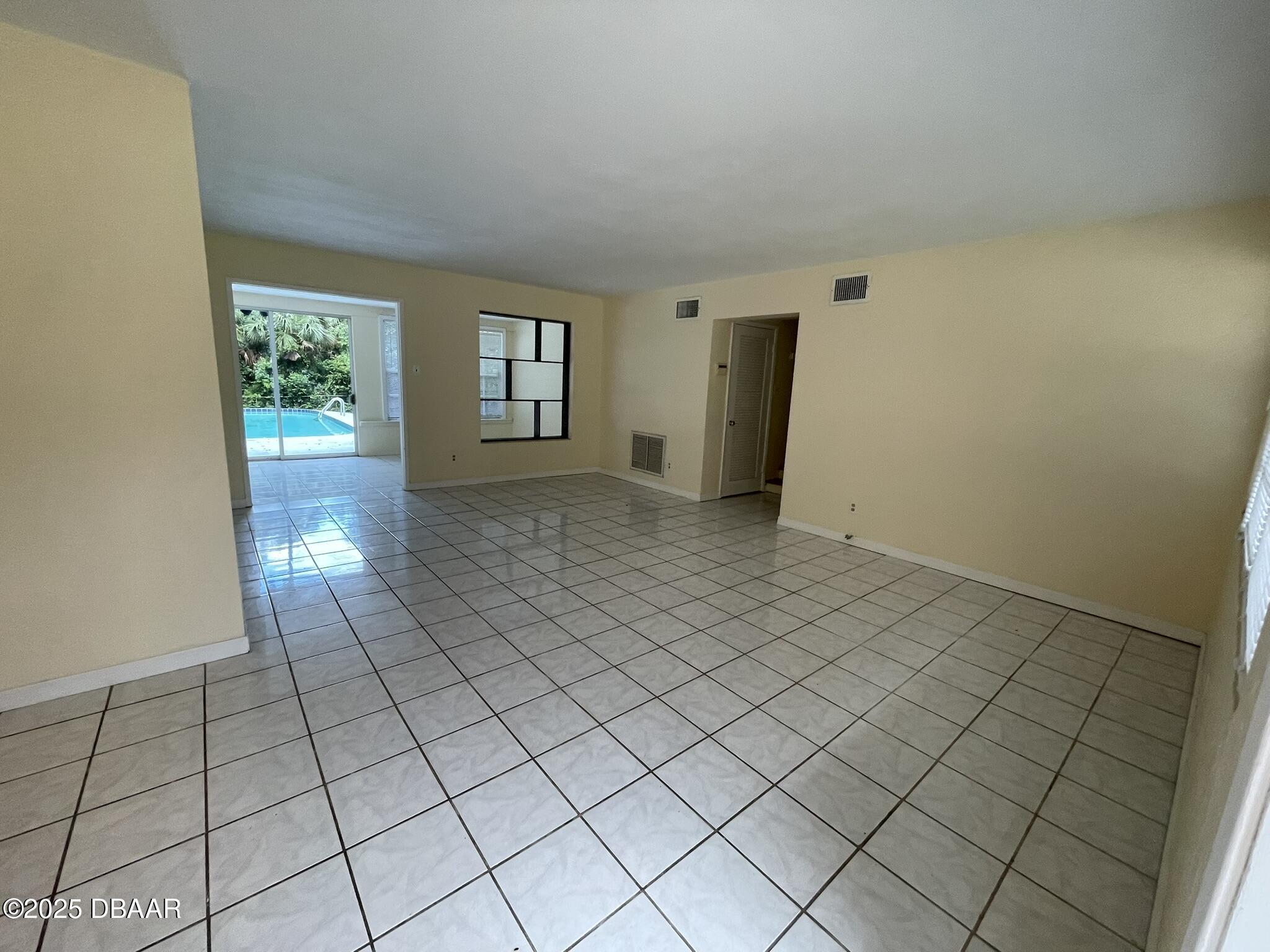 525 Tarragona Way Daytona Beach, FL 32114 - Photo 10 of 47 a view of hallway with window