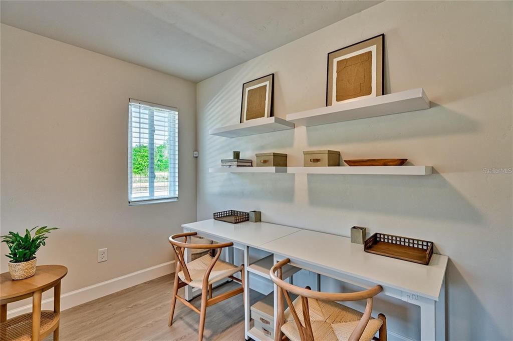 135 Hartford Street Hawthorne, FL 32640 - Photo 38 of 45 a dining room with furniture and window