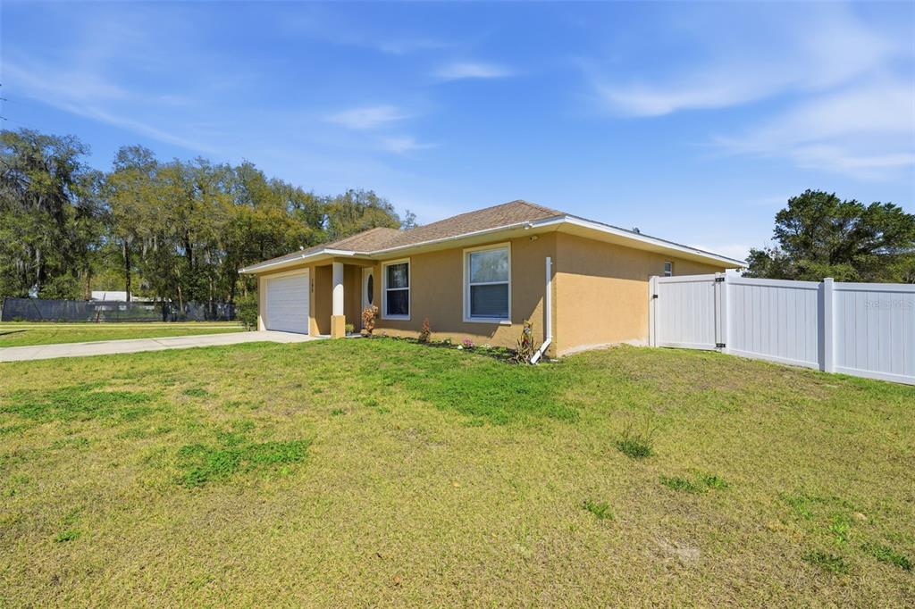 195 North Frederick Street Pierson, FL 32180 - Photo 4 of 39
