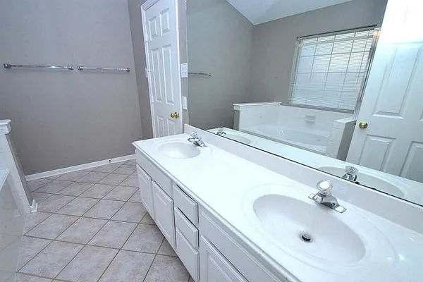 $2,100 | 4611 Silverlake Drive, Sugar Land, TX 77479