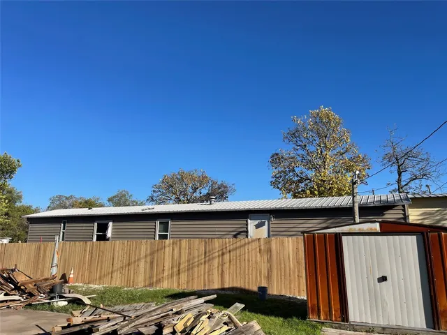 a view of a house with a backyard