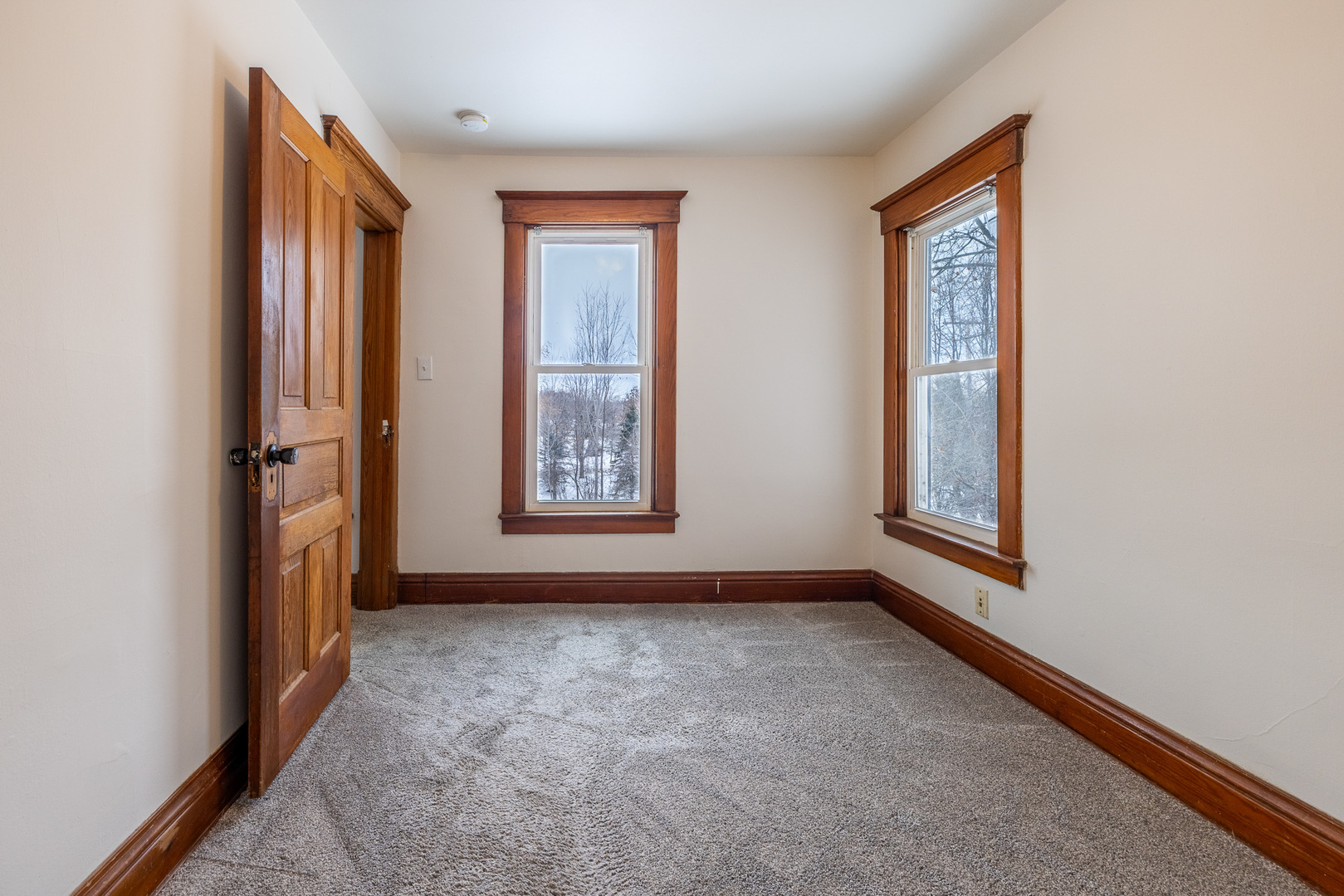 39520 North Kilbourne Road Wadsworth, IL 60083 - Photo 17 of 44 an empty room with windows