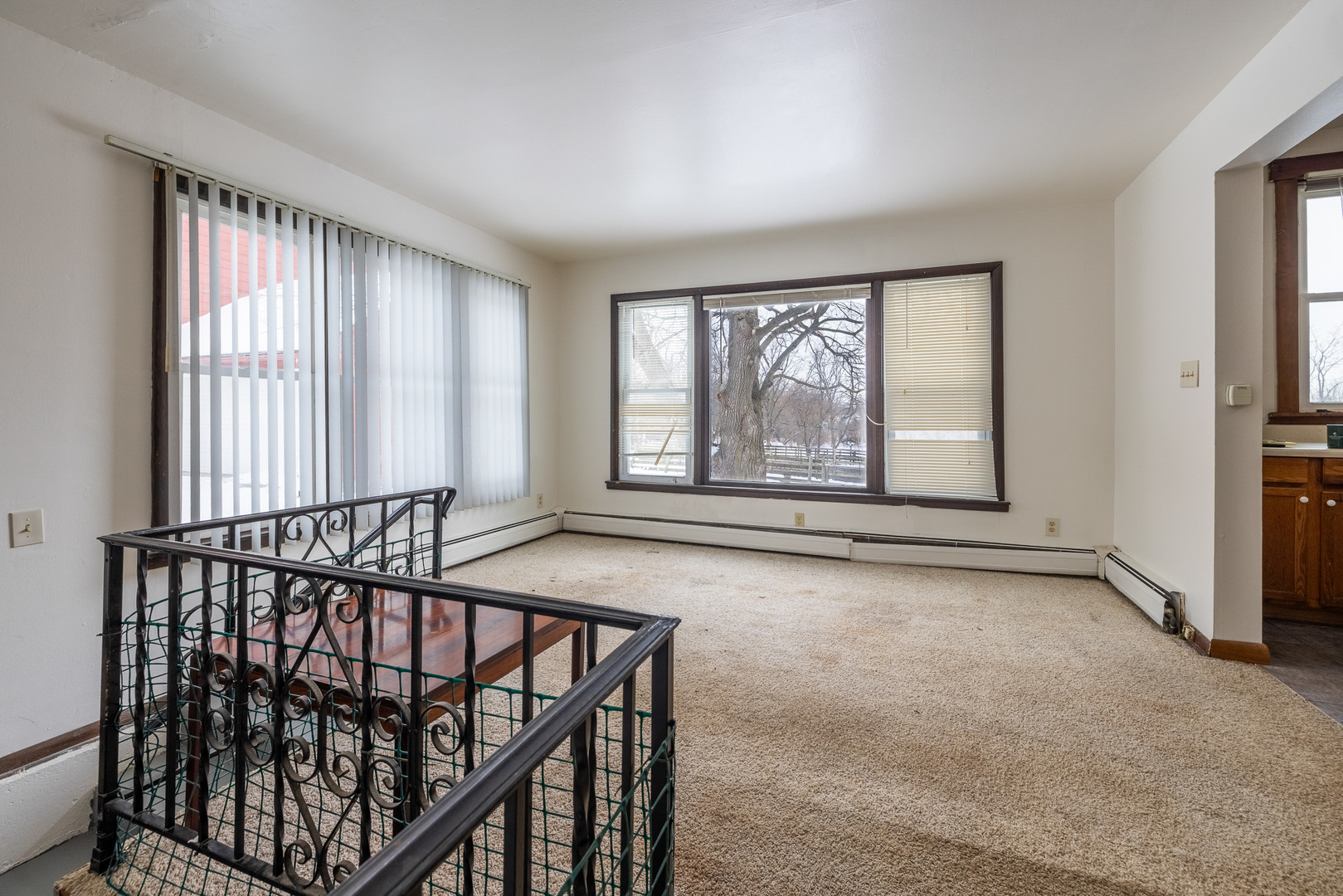 39520 North Kilbourne Road Wadsworth, IL 60083 - Photo 19 of 44 an empty room with windows