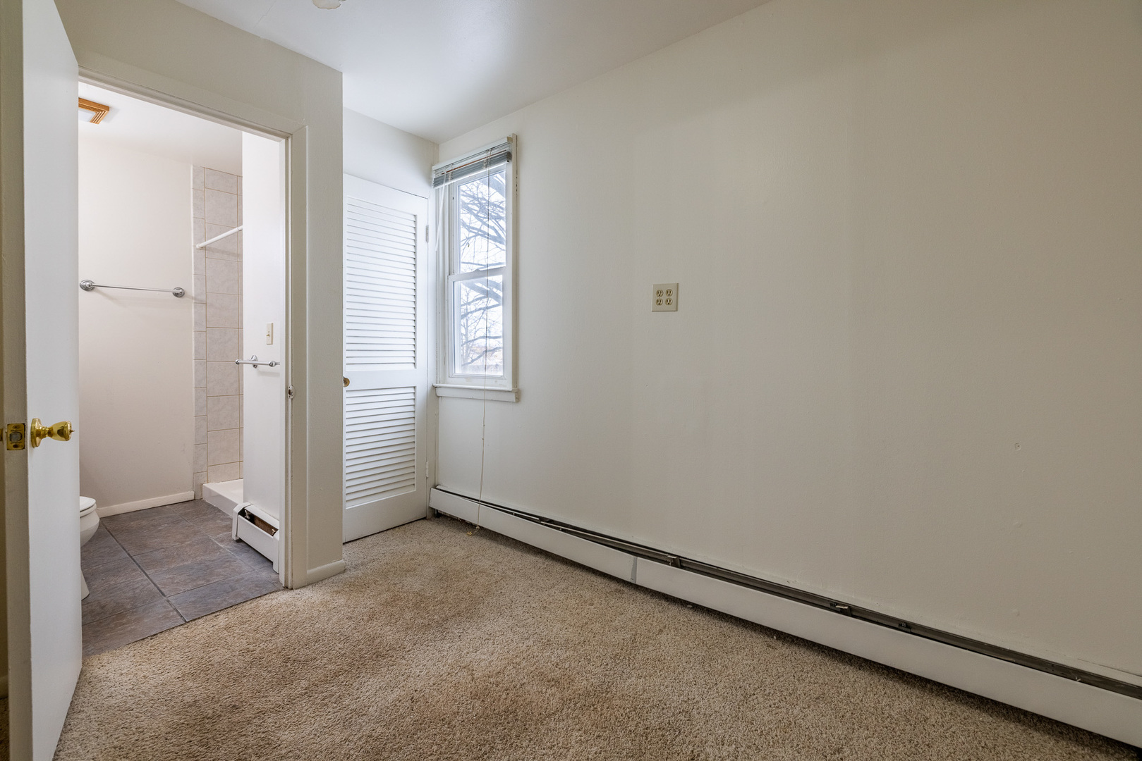 39520 North Kilbourne Road Wadsworth, IL 60083 - Photo 23 of 44 an empty room with windows