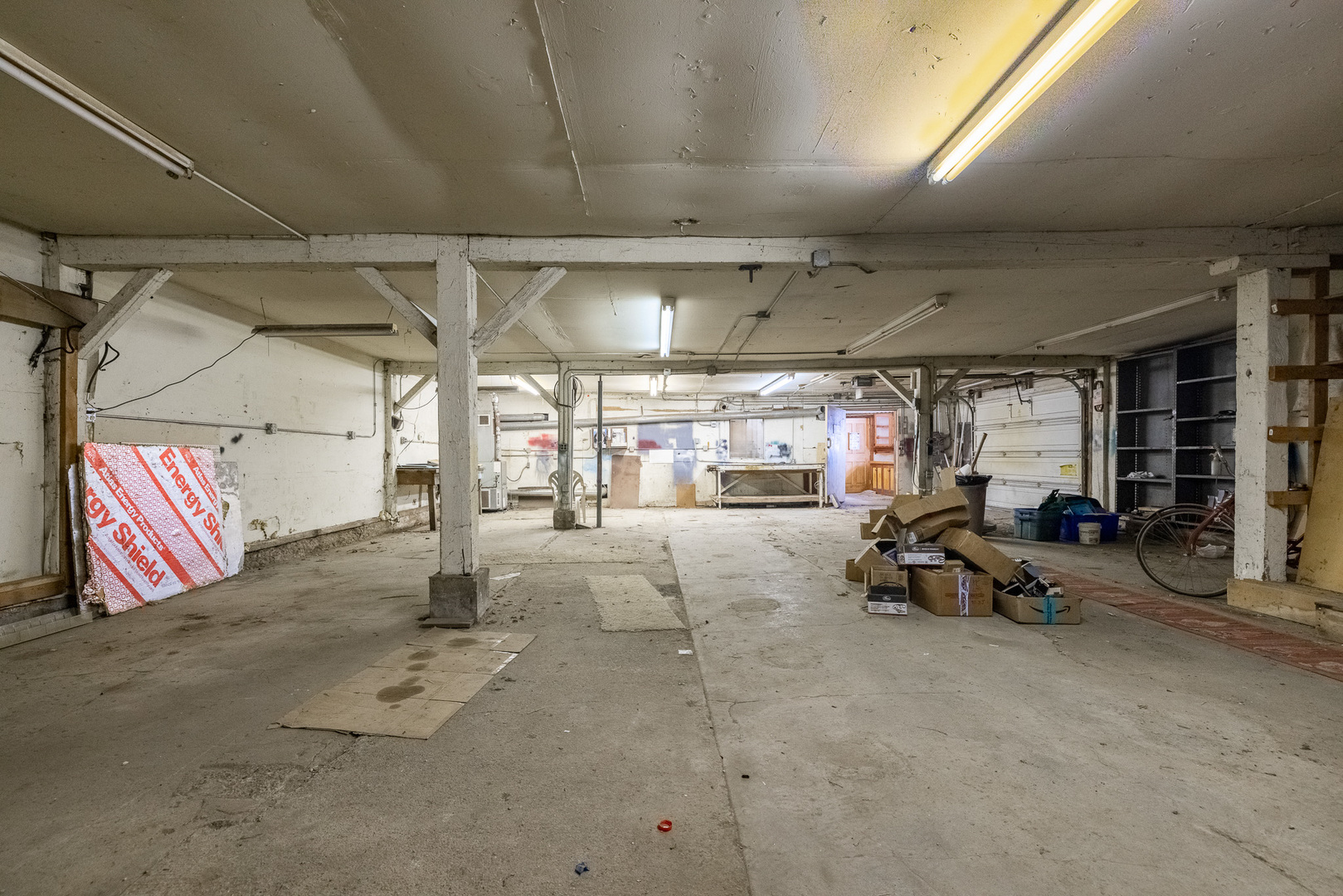39520 North Kilbourne Road Wadsworth, IL 60083 - Photo 31 of 44 a view of parking garage with cars