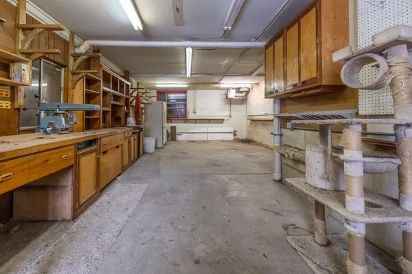 a view of a storage & utility room