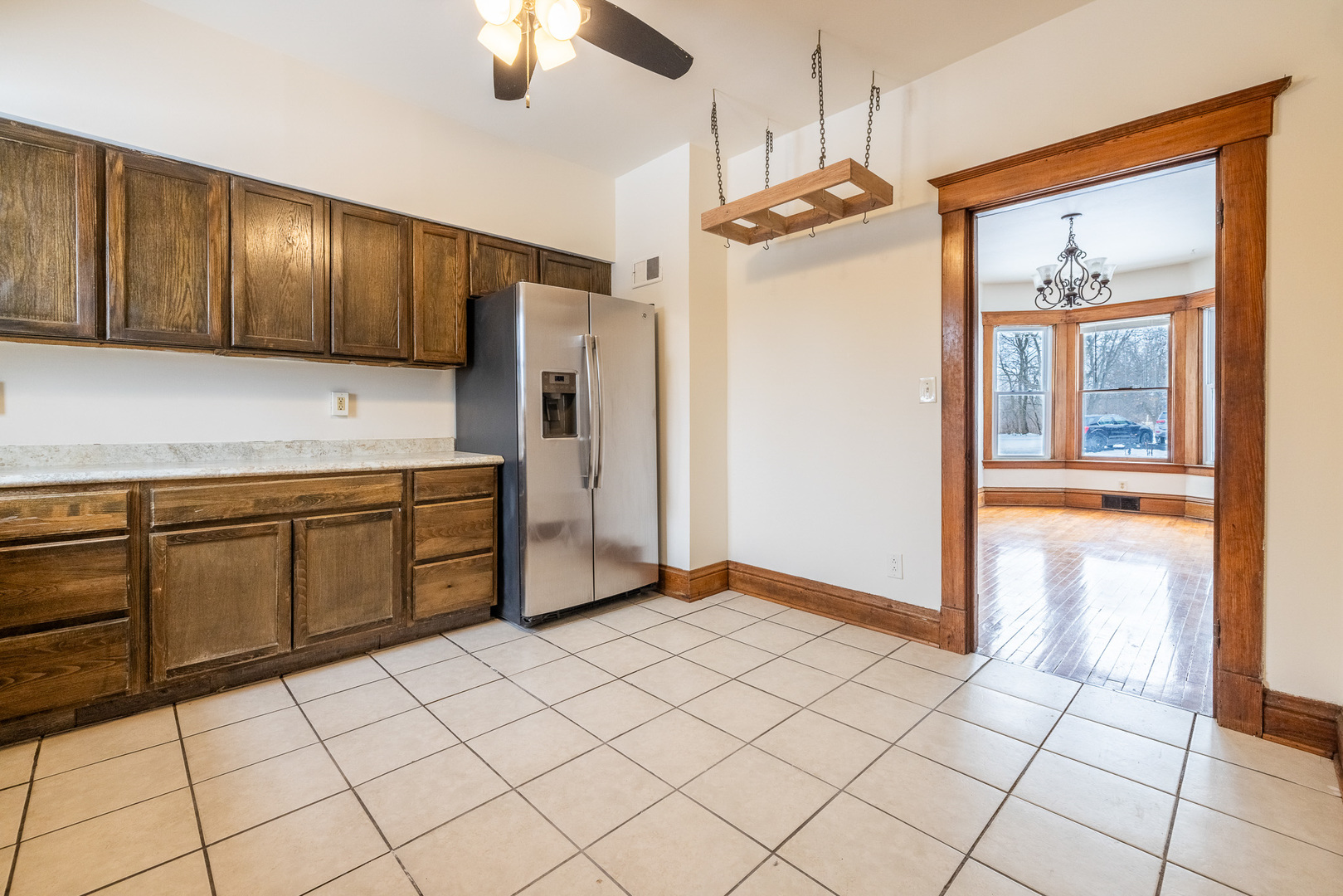 39520 North Kilbourne Road Wadsworth, IL 60083 - Photo 8 of 44 a view of a kitchen with electric appliances