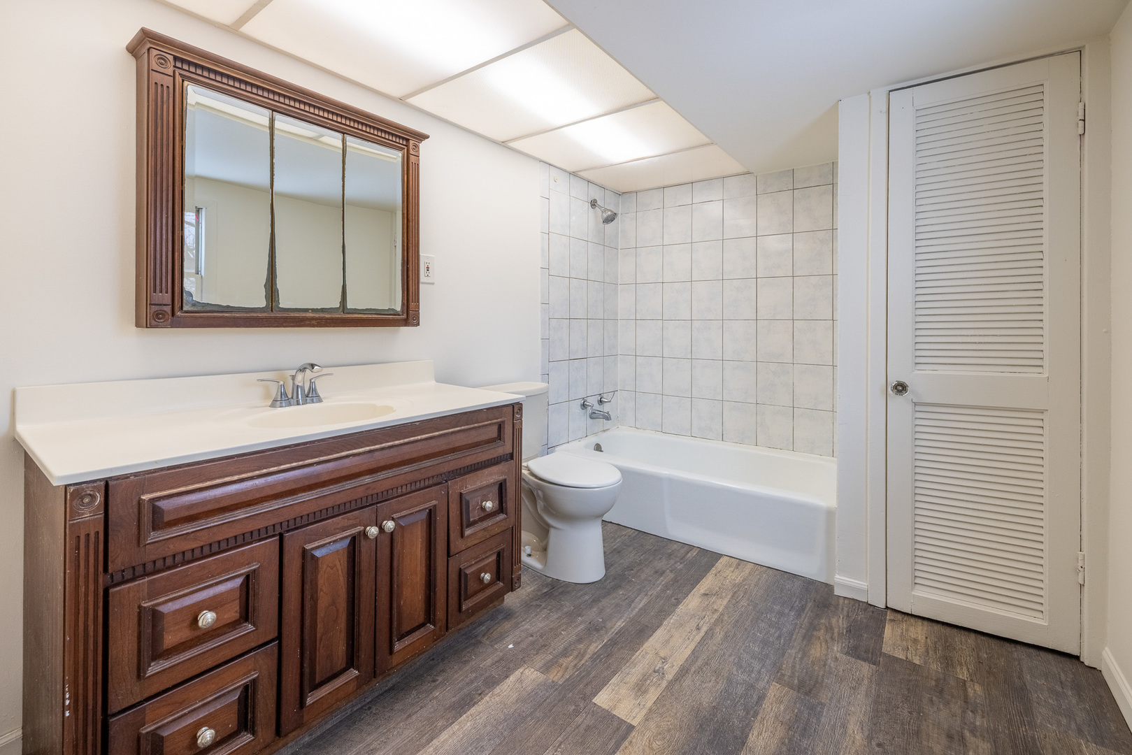 39520 North Kilbourne Road Wadsworth, IL 60083 - Photo 10 of 44 a bathroom with a sink a toilet and shower