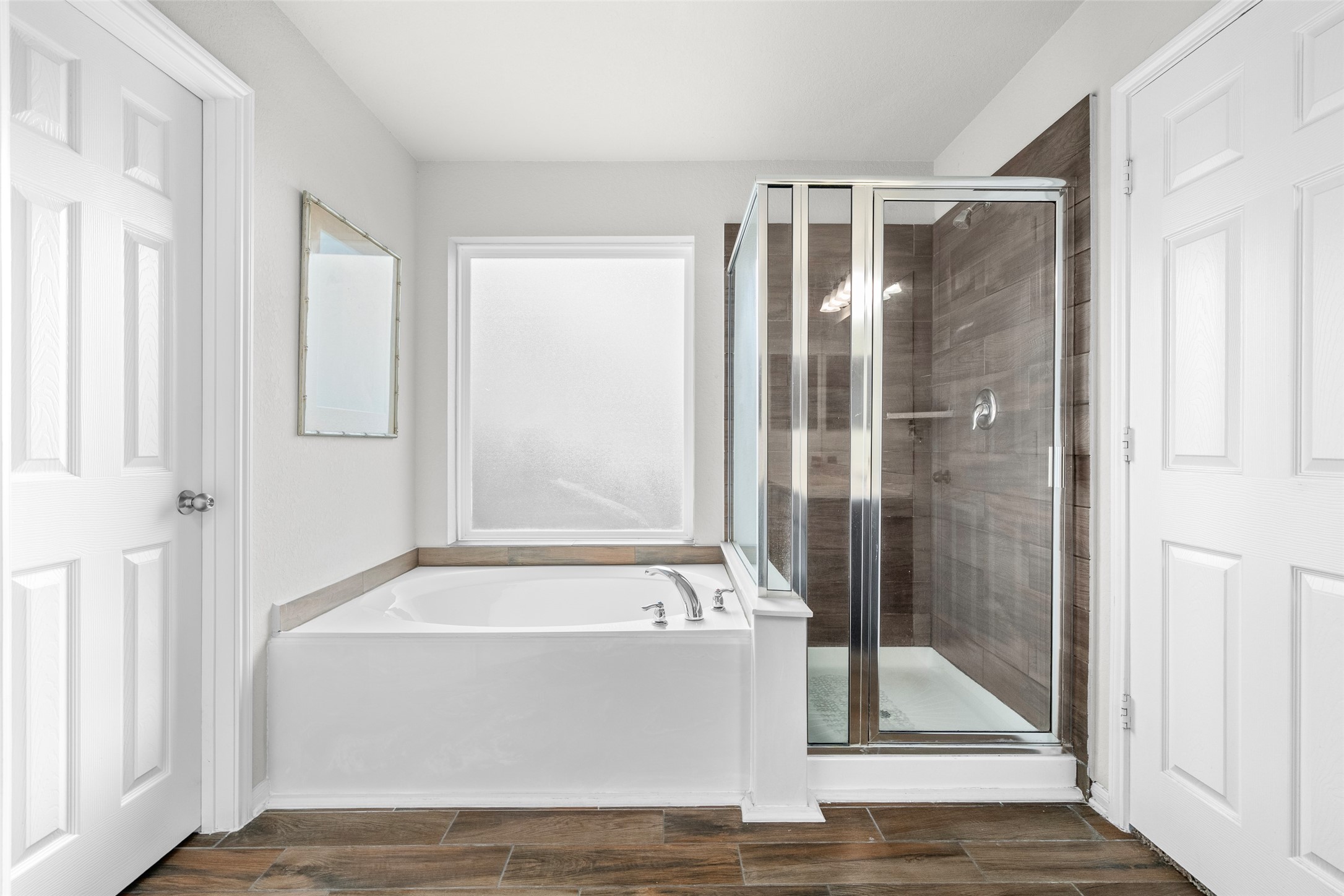 4518 Antero Court Rosenberg, TX 77471 - Photo 15 of 33 a bathroom with a bathtub and a shower
