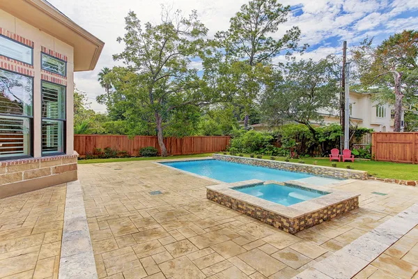 $12,950 | 325 Bunker Hill Road, Houston, TX 77024