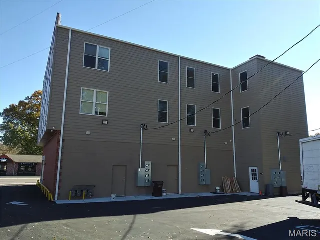 $1,400 | 613 South Florissant Road, Unit 201, Ferguson, MO 63135