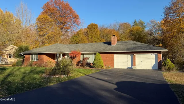 $3,200 | 275 Bloomingrove Drive, North Greenbush, NY 12180