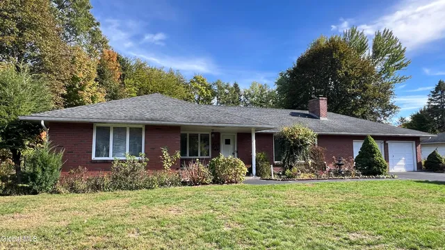 $3,200 | 275 Bloomingrove Drive, North Greenbush, NY 12180