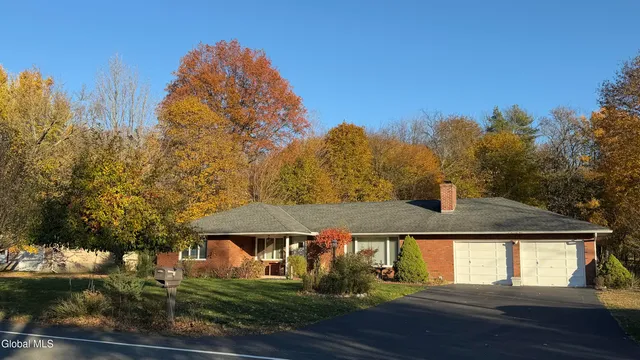 $3,200 | 275 Bloomingrove Drive, North Greenbush, NY 12180