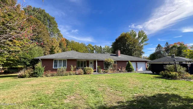 $3,200 | 275 Bloomingrove Drive, North Greenbush, NY 12180