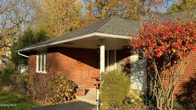 $3,200 | 275 Bloomingrove Drive, North Greenbush, NY 12180