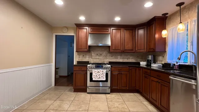 $3,200 | 275 Bloomingrove Drive, Troy, NY 12180