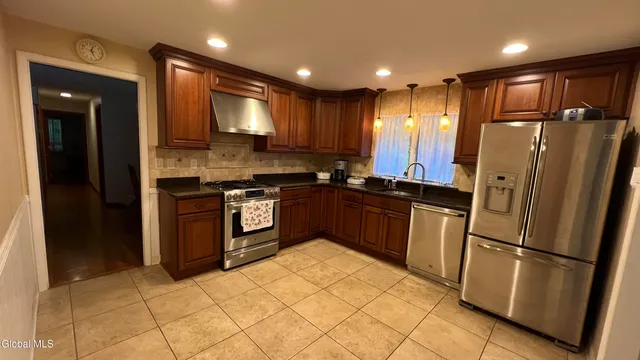 $3,200 | 275 Bloomingrove Drive, North Greenbush, NY 12180