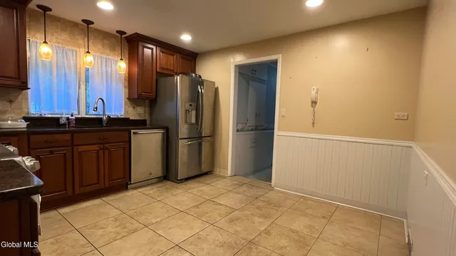 $3,200 | 275 Bloomingrove Drive, North Greenbush, NY 12180