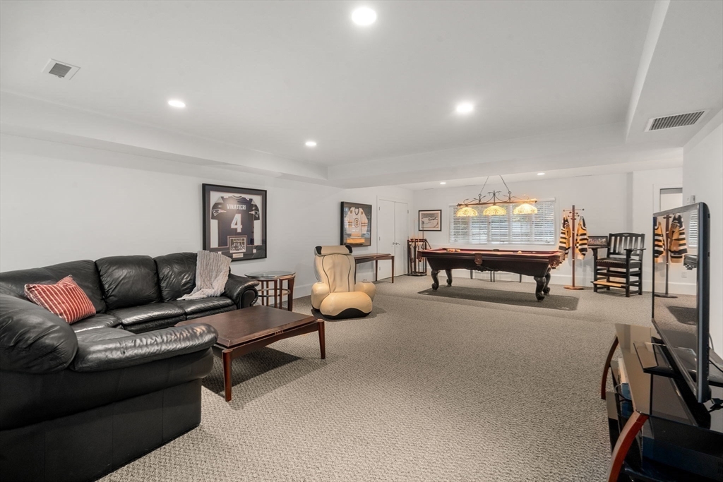 11 Mosley Road Newton, MA 02459 - Photo 33 of 38