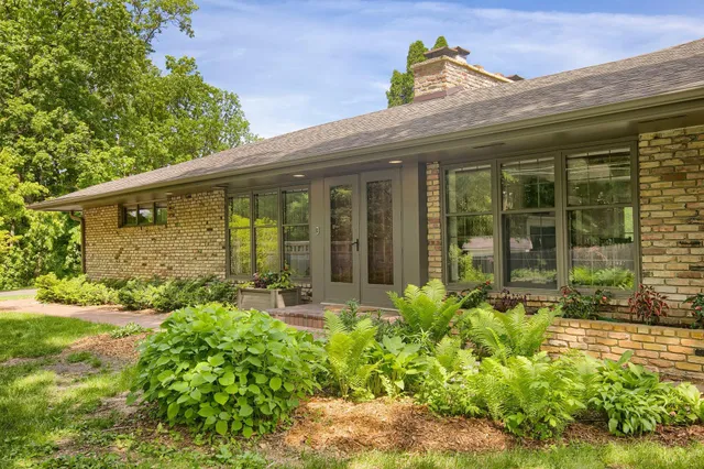 $8,600 | 3465 Deephaven Avenue, Deephaven, MN 55391