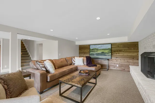 $8,600 | 3465 Deephaven Avenue, Deephaven, MN 55391